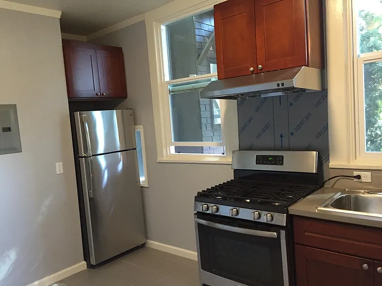 435 Spruce St — Photo 5