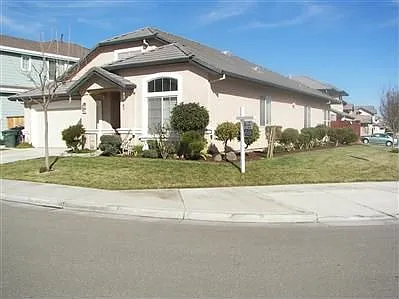1597 Tamarisk Ln photo 1