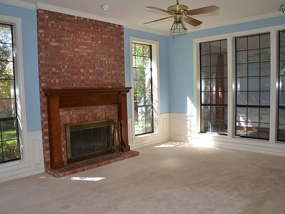 4th image of 2422 Marika Cir