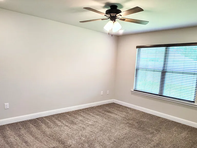 Eastland Cir — Photo 10