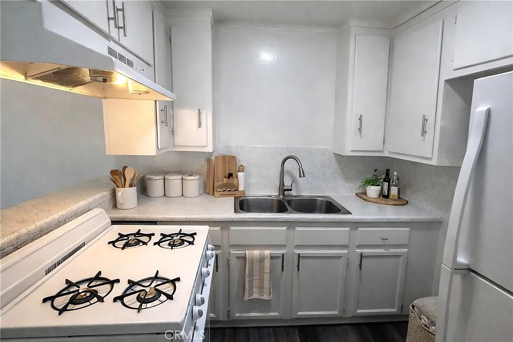 1 bed, 700 sqft, $1,895 — Photo 3