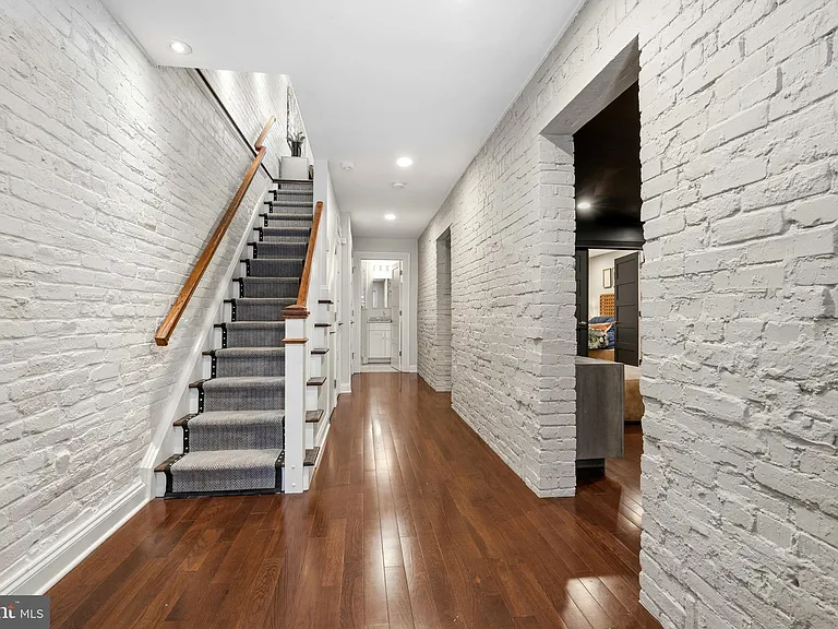 2121 R St NW — Photo 37