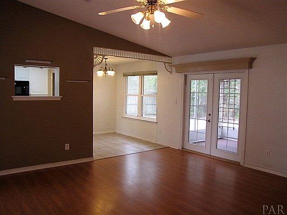 4th image of 935 Vonna Jo Cir