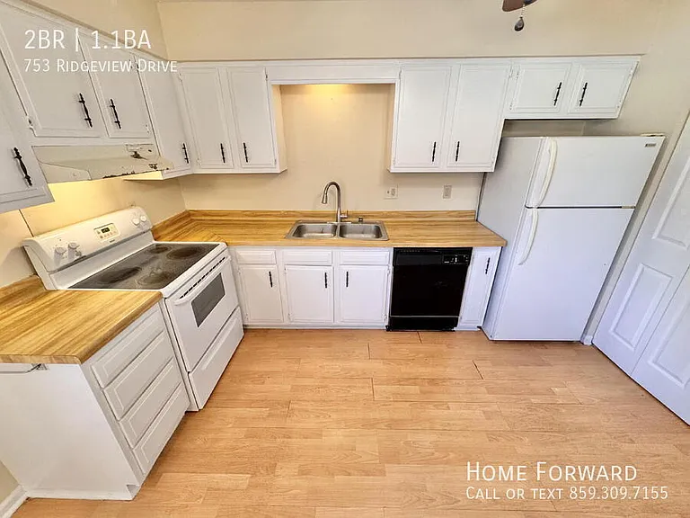 753 Ridgeview Dr — Photo 4
