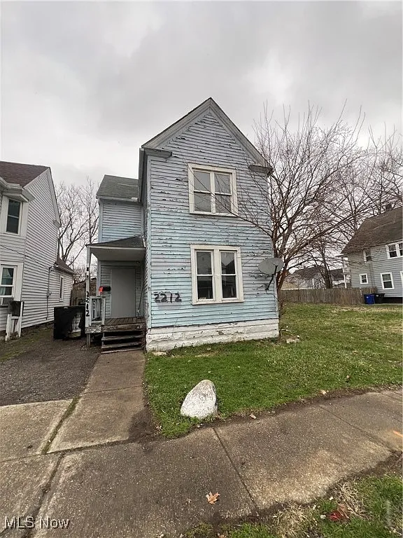 2212 Selzer Ave photo 1