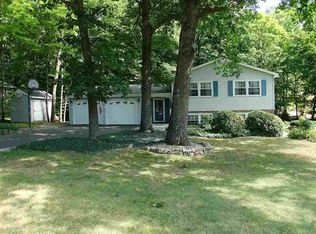 43 Grissom Dr, Clifton Park, NY 12065