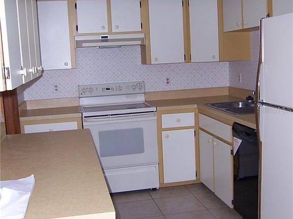 4th image of 8041 Palm Lake Dr