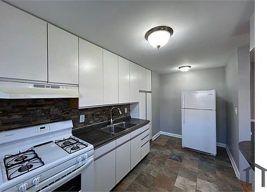 2nd image of 5006 Lindsay Rd