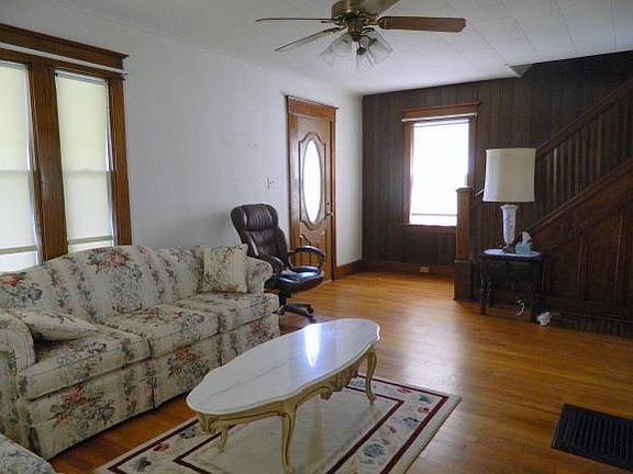 4th image of 352 Grand Ave