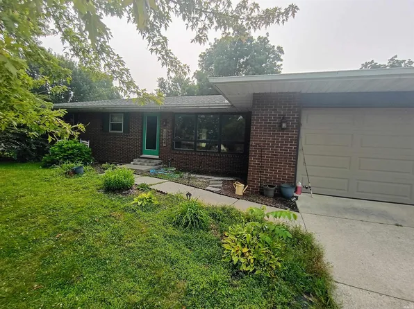 1104 N Hiawatha Dr, Syracuse, IN 46567