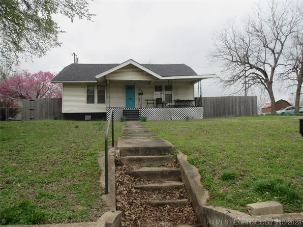109 SW 4th St, Checotah, OK 74426