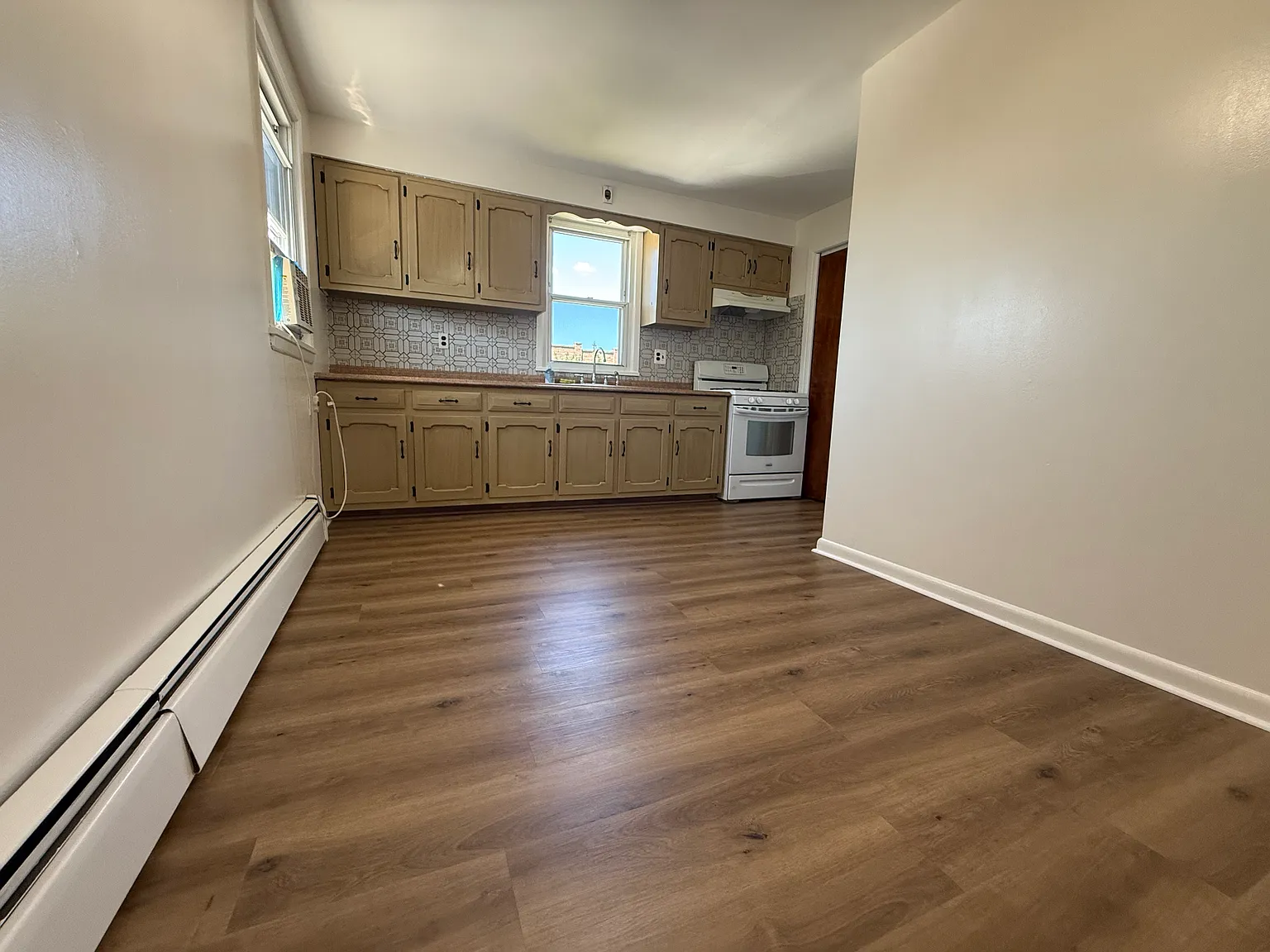 2 bed, 1200 sqft, $2,400 — Photo 4