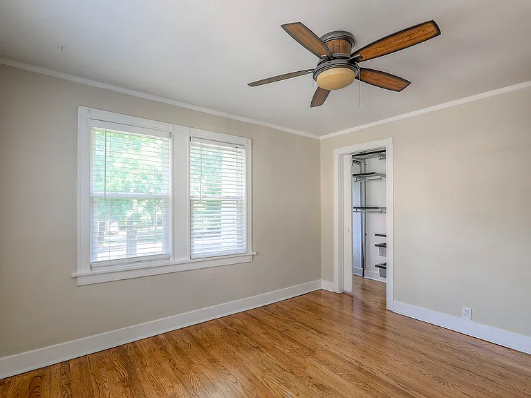 421 E Meyer Blvd — Photo 14