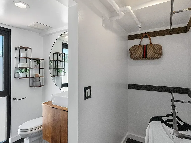 1037 N Laurel Ave #19C — Photo 66