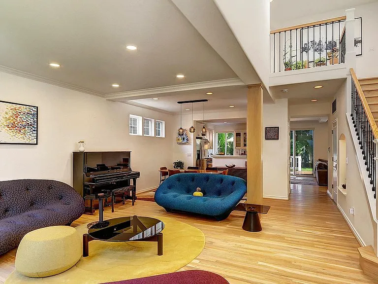 13028 NE 70th Dr — Photo 2