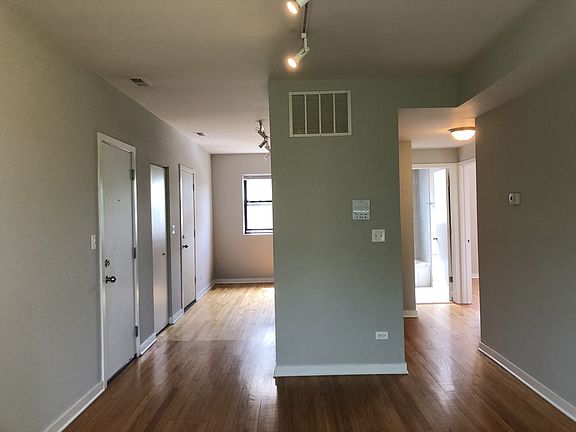 5th image of 6704 N Artesian Ave #1R
