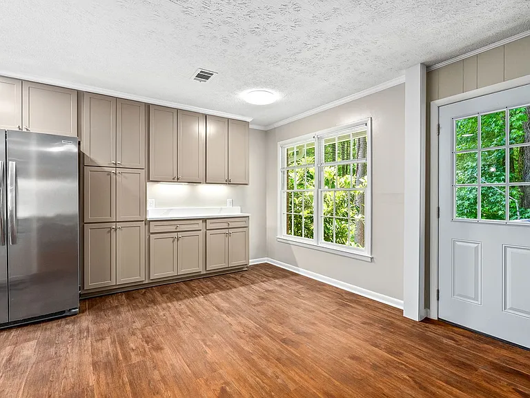 307 Lancaster Ave — Photo 10