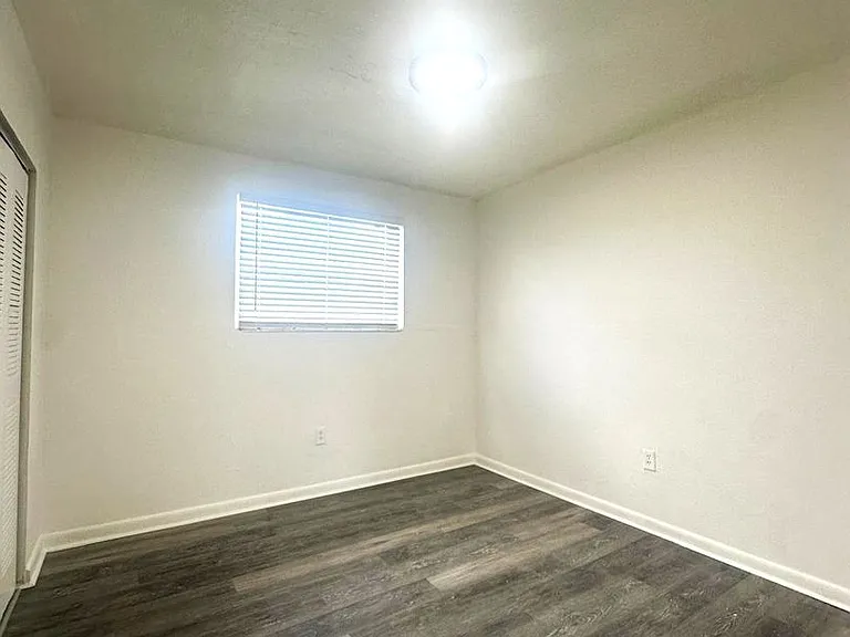 1545 NW 8th Ave — Photo 8