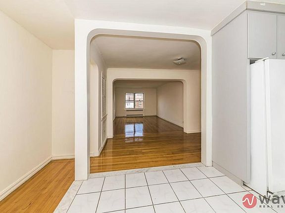 3rd image of 6864 Yellowstone Blvd #67B