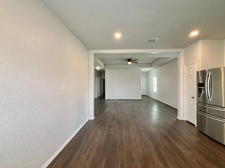 8226 Noble Crst — Photo 2