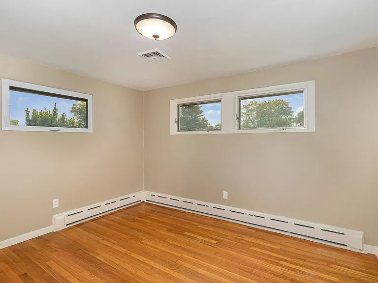 24 Cornell Dr — Photo 10