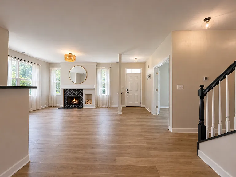 367 Chesapeake Ln — Photo 2