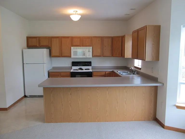 1014 Providence Cmn — Photo 3