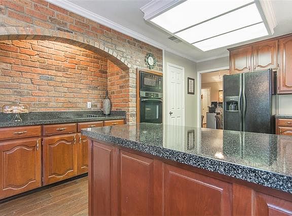 3rd image of 2334 Heatherwoods Way