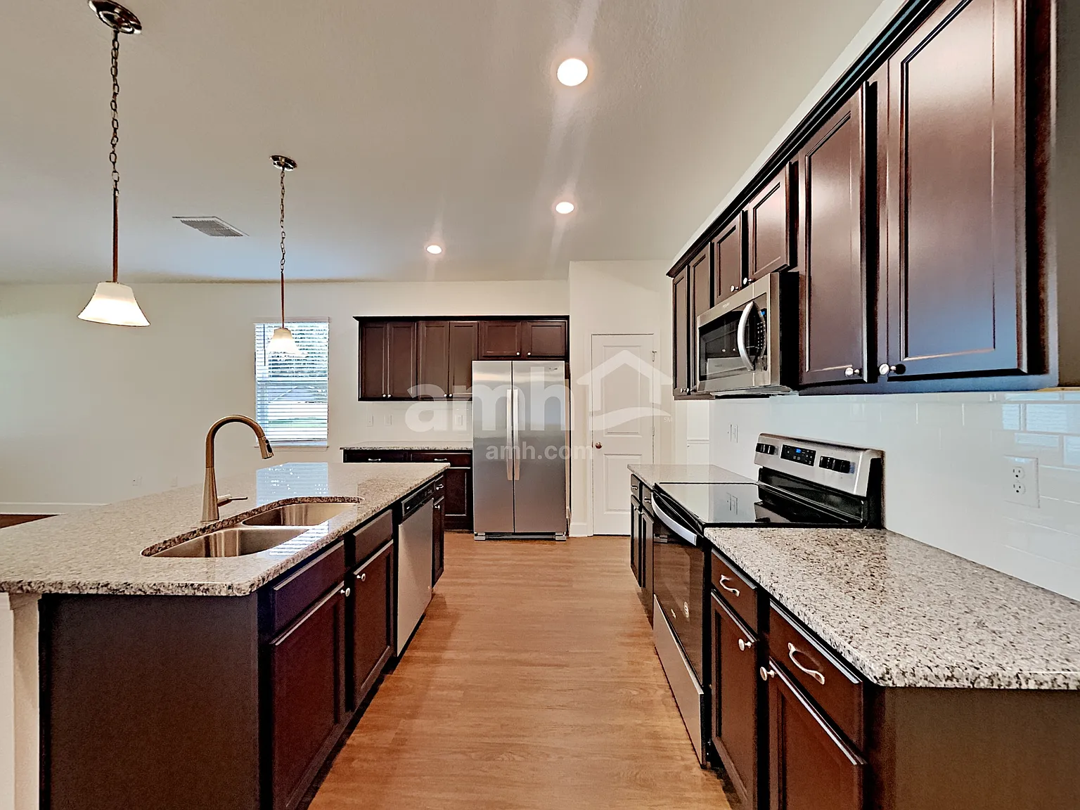 3 bed, 2.0 bath, 1605 sqft, $2,325 — Photo 3