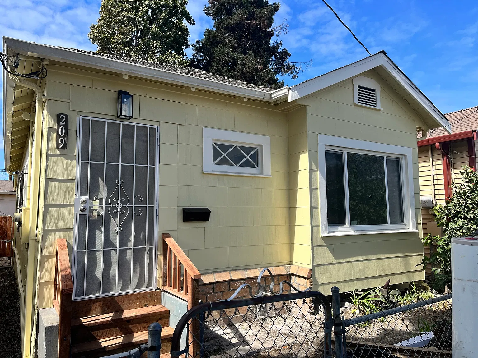 3 bed, 1.5 bath, 1150 sqft, $3,000 — Photo 1