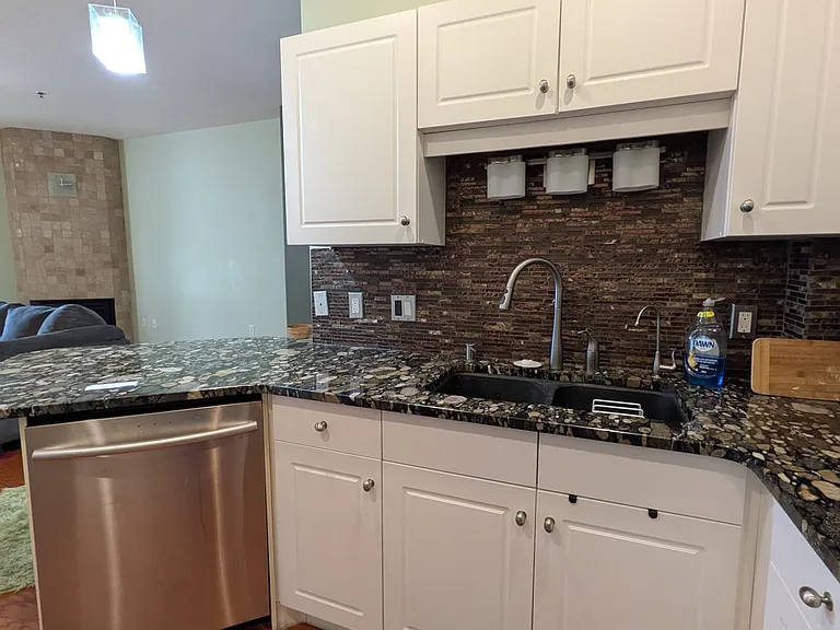 1901 Victoria Ave #206 — Photo 2
