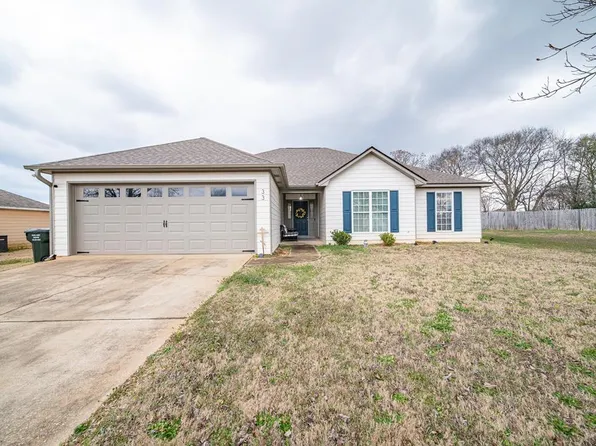 33 Honeysuckle Way, Fort Mitchell, AL 36856