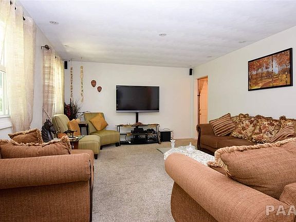 4th image of 1055 E Brookview Ln