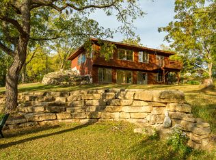 316 N 8th St, Mount Horeb, WI 53572