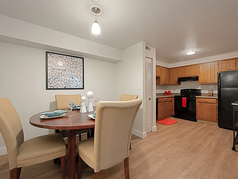 Williamsburg Estates — Photo 3