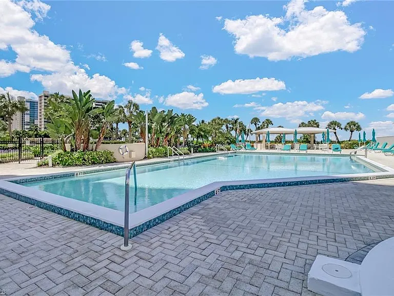 4041 Gulf Shore Blvd N #7 — Photo 32