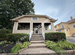 454 Moseley St, Elgin, IL 60123