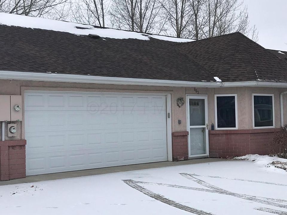 1st image of 963 14th Ave E