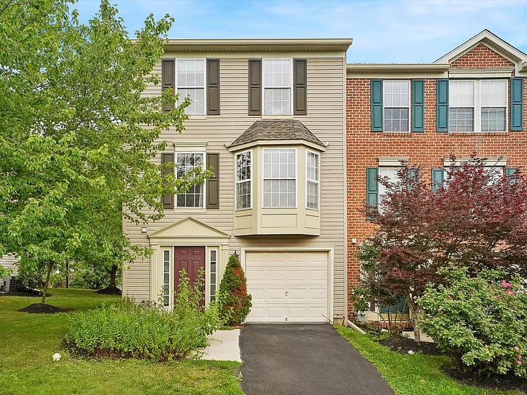 405 Joshua Ct — Photo 1