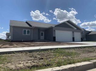 146 Mulberry Loop, Minot, ND 58703