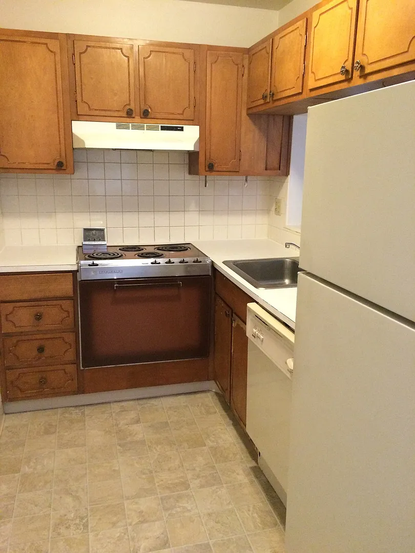2845 Broadway Street — Photo 2