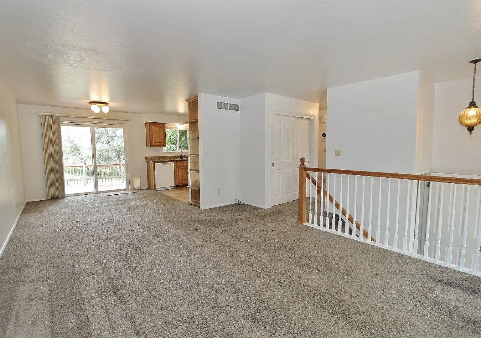 Charming Home on Quiet Cul-de-sac — Photo 4