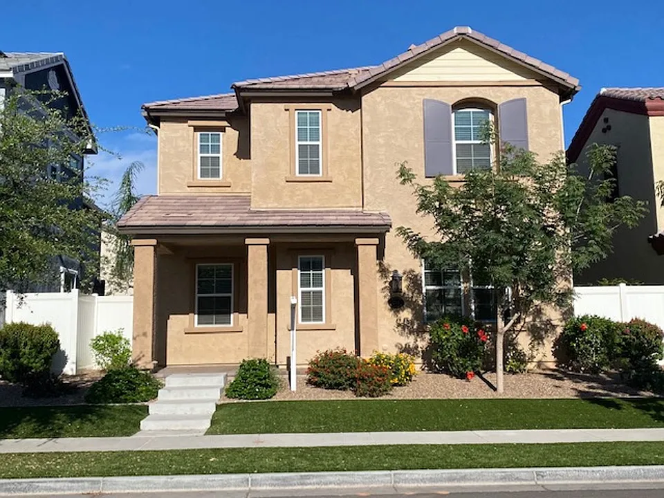 2705 S Valle Verde