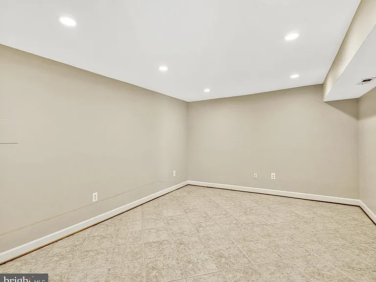 5021 Fleming Dr — Photo 56