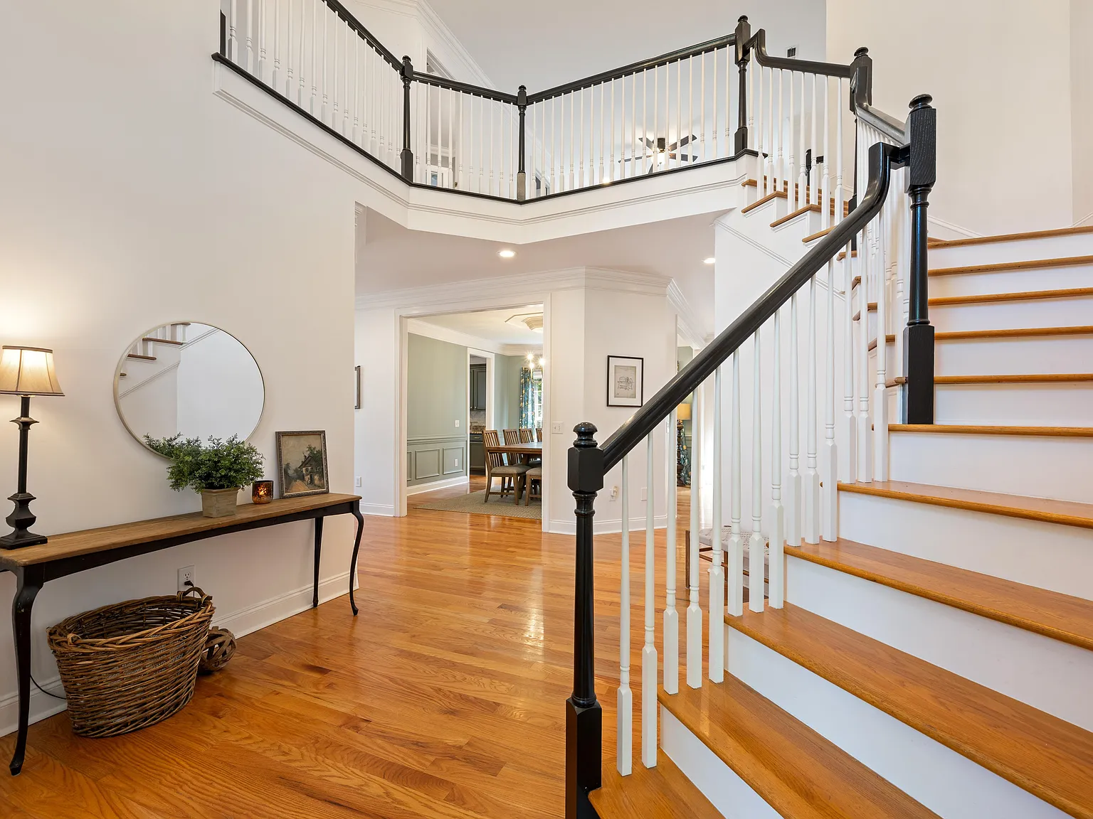 4 bed, 3.5 bath, 3800 sqft, $6,000 — Photo 1