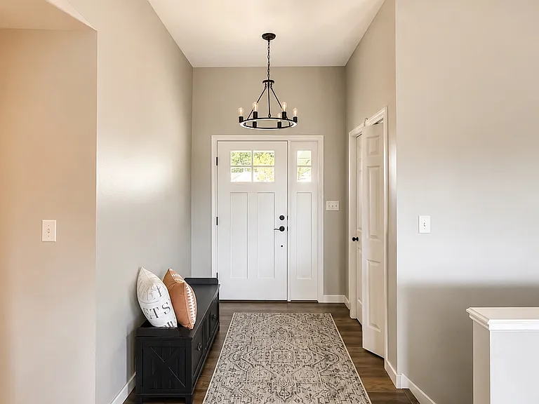 W143N9638 Amber Dr — Photo 3