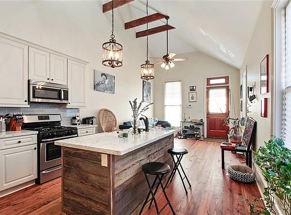 4th image of 1819 Laharpe St