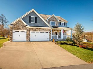 205 Greenview Dr, Morgantown, WV 26508