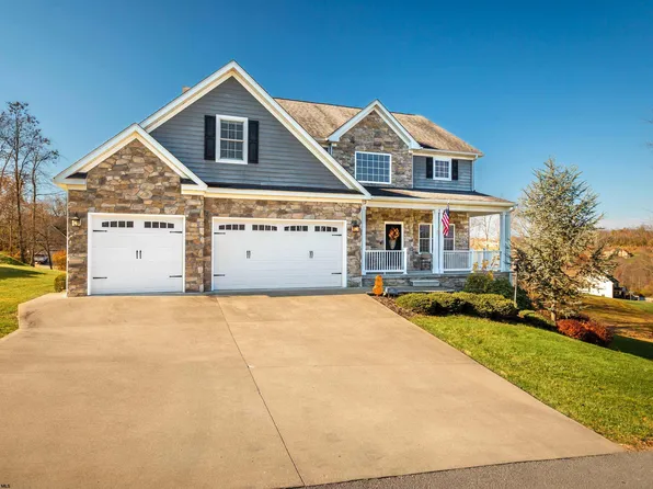 205 Greenview Dr, Morgantown, WV 26508