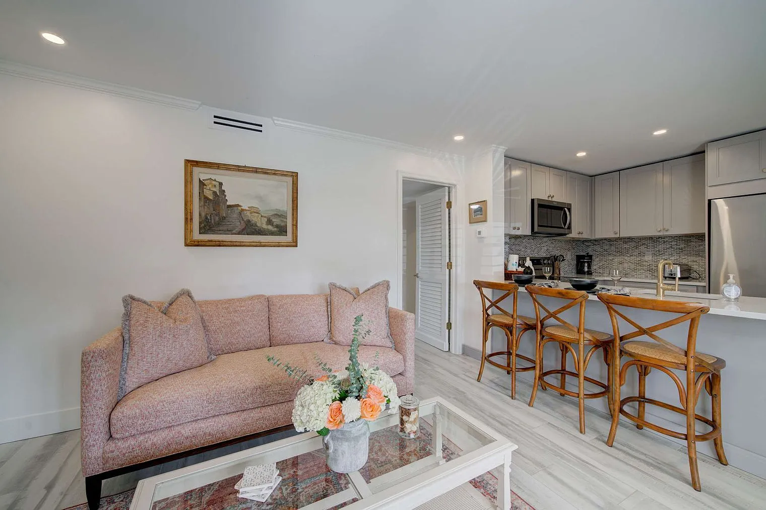 1 bed, 1.0 bath, 516 sqft, $4,239 — Photo 2